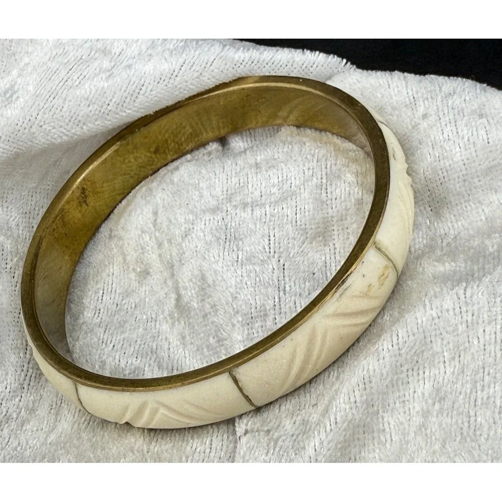 Vintage Gold Tone Carved Bangle Brass Tone‎ 8.5